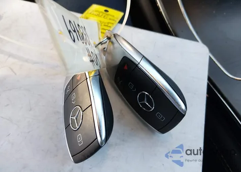 2021 Mercedes-Benz Glc 300 Suv z USA, uszkodzony, nr VIN W1N0G8DB4MF875194